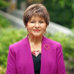 Portrait of Professor Bronwyn Fredricks, Pro-Vice-Chancellor of Indigenous Engagement will be opening the NAIDOC Festival at UQ.